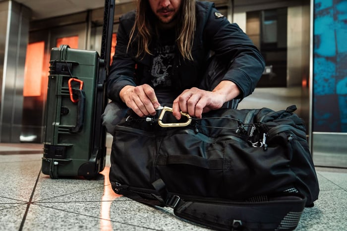 Matador_BetaLock_Lifestyle_Airport_15